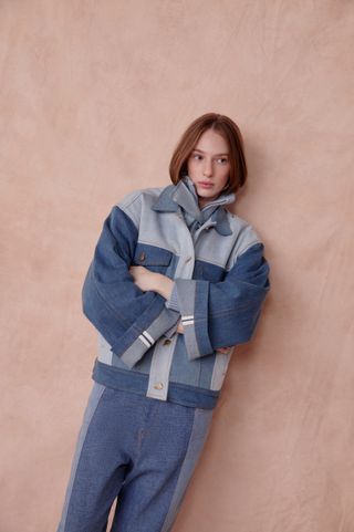 Paula Raia e Canatiba em look denim azul, slide 8.